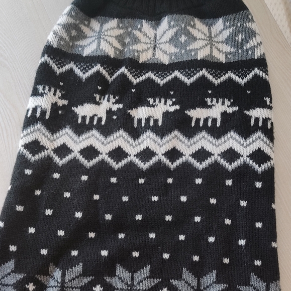 Hotel Doggie Black,White,Gray Knit Holiday Sweater w/ Snowflakes&Reindeers Sz Lg - Picture 5 of 10